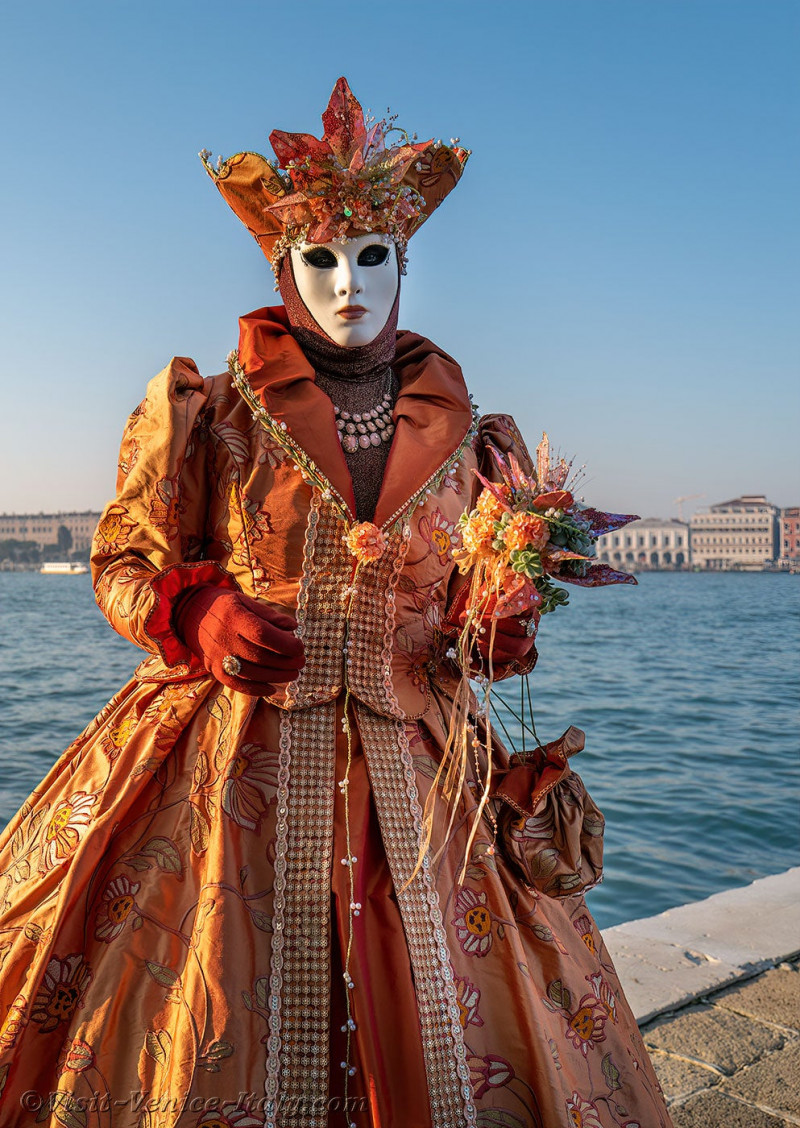 venice-carnival-mask-costume-san-giorgio-maggiore-033.jpg