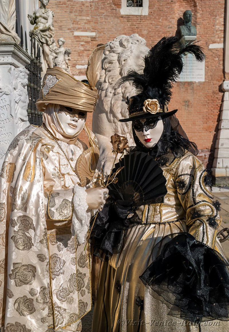 venice-carnival-mask-costume-arsenal-702.jpg