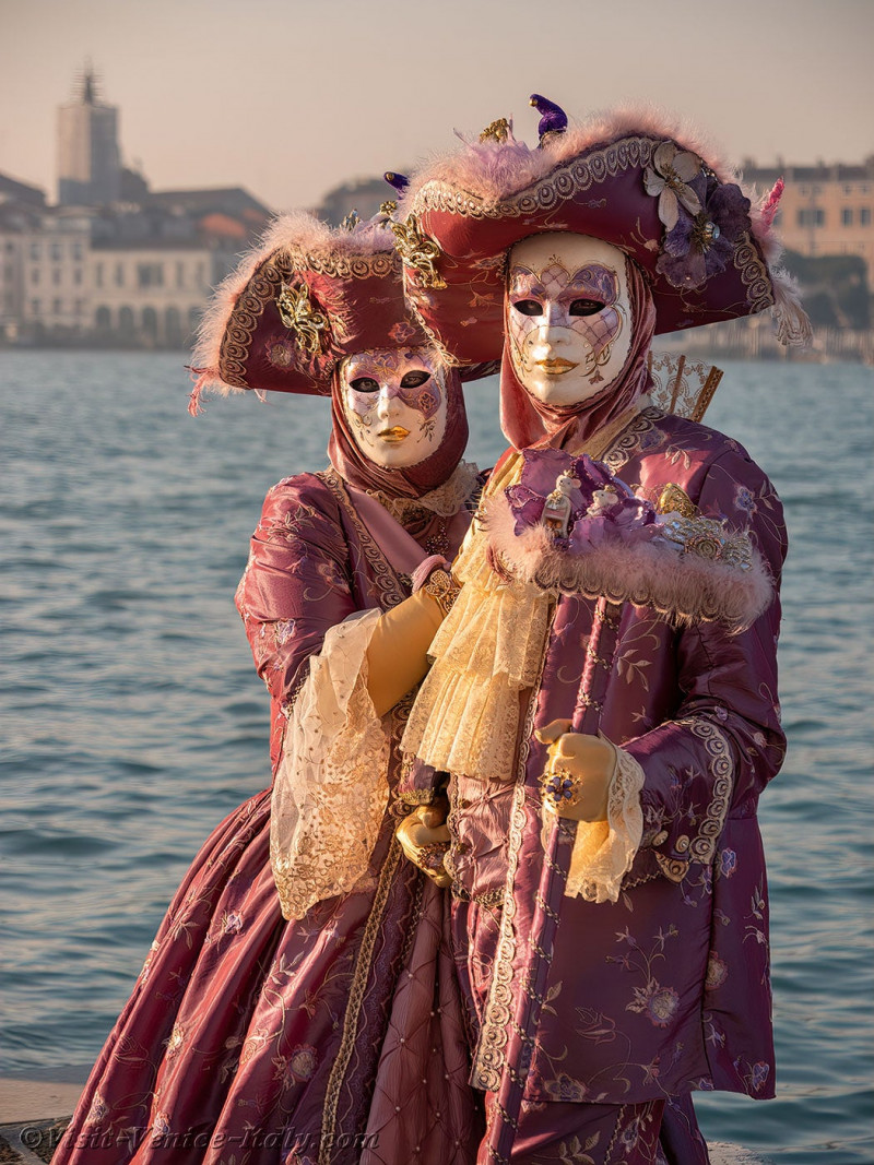 venice-carnival-mask-costume-san-giorgio-maggiore-009.jpg