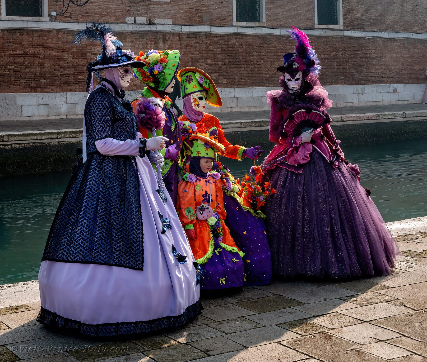 carnival-venice-2024-costume-masks-519.jpg