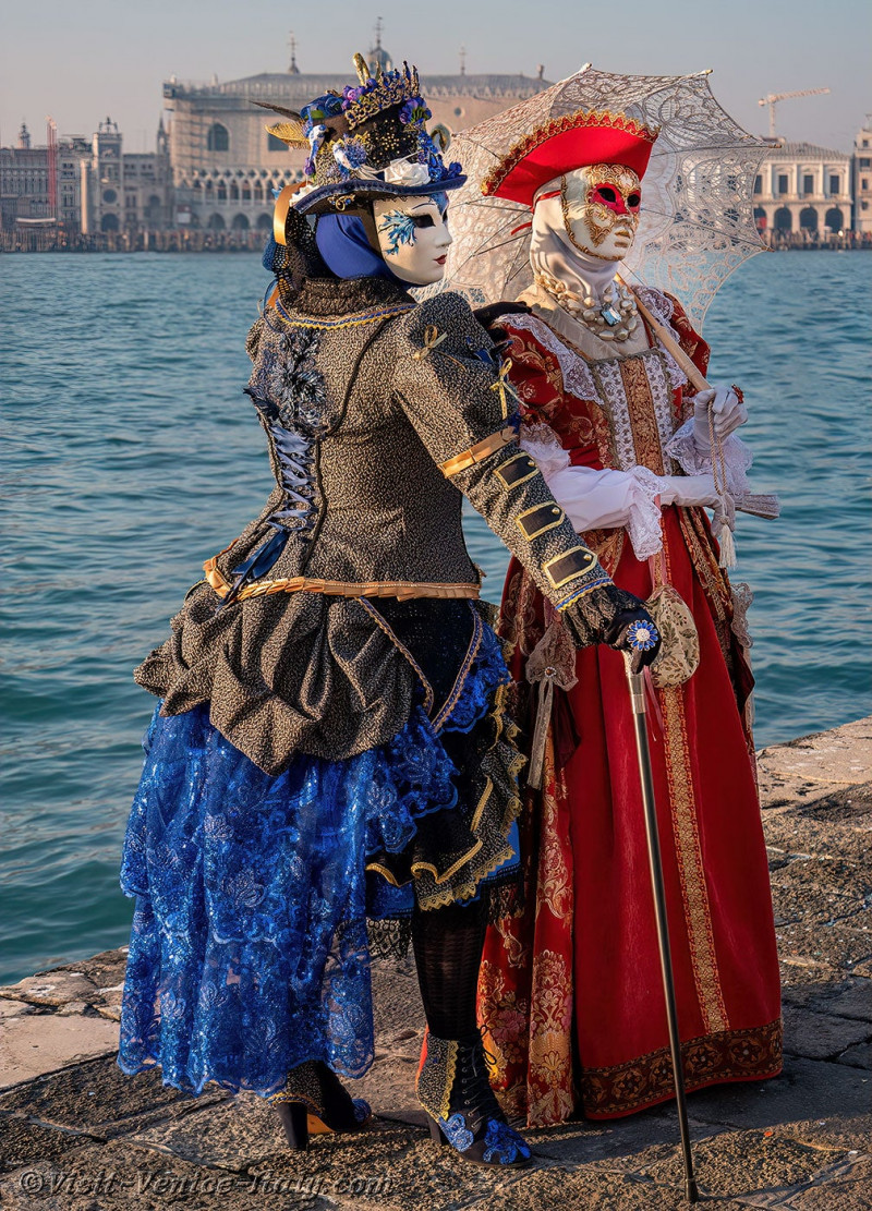 venice-carnival-mask-costume-san-giorgio-maggiore-039.jpg