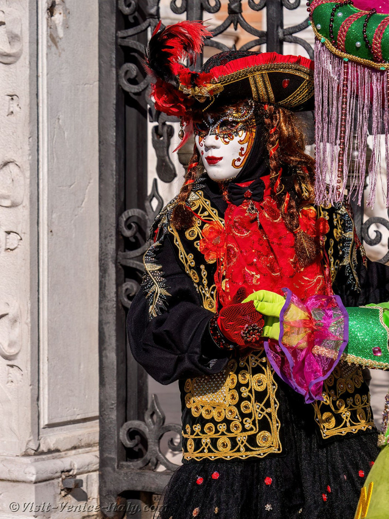 venice-carnival-mask-costume-arsenal-260.jpg