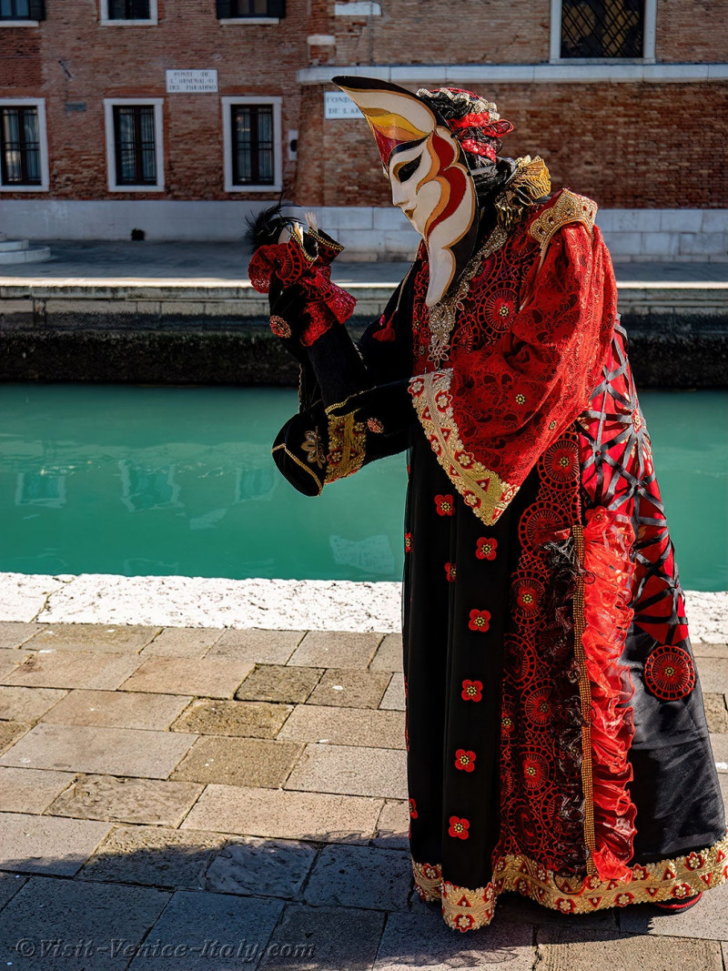 venice-carnival-mask-costume-arsenal-542.jpg