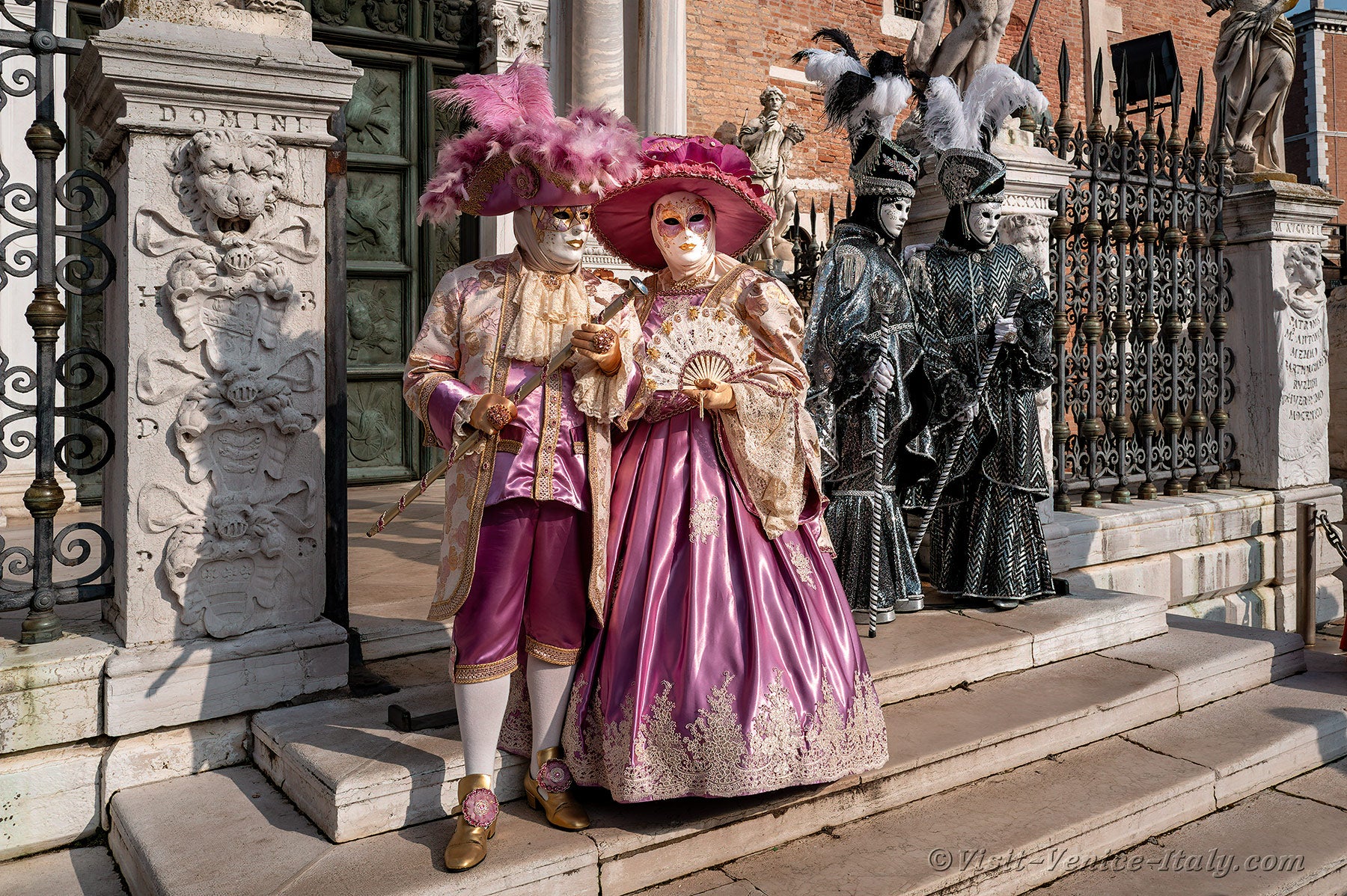carnival-venice-2024-costume-masks-591.jpg