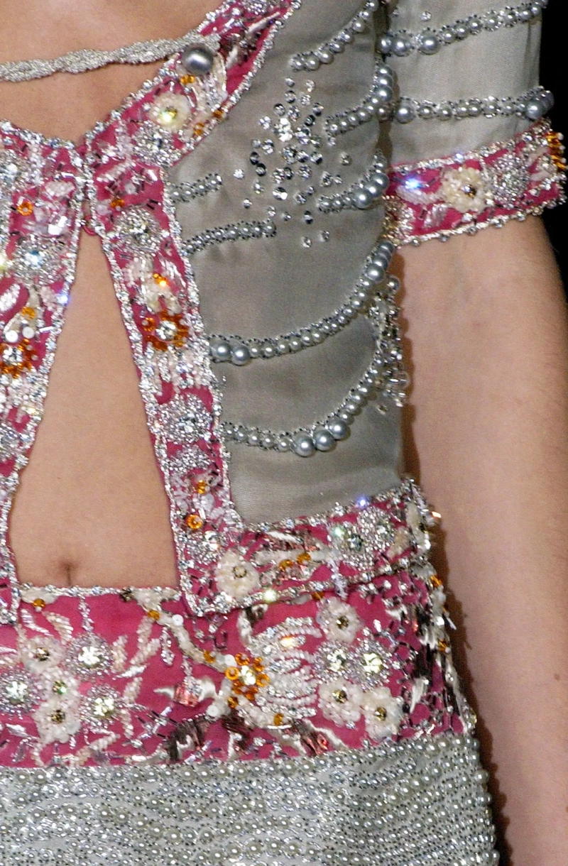 valentino-spring-2003-couture-details-00250h.webp