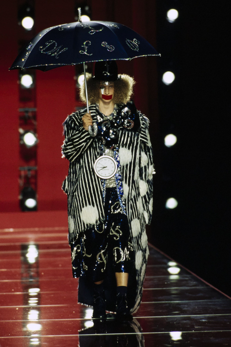 CHRISTIAN-DIOR-FALL-2000-HC-27.jpg