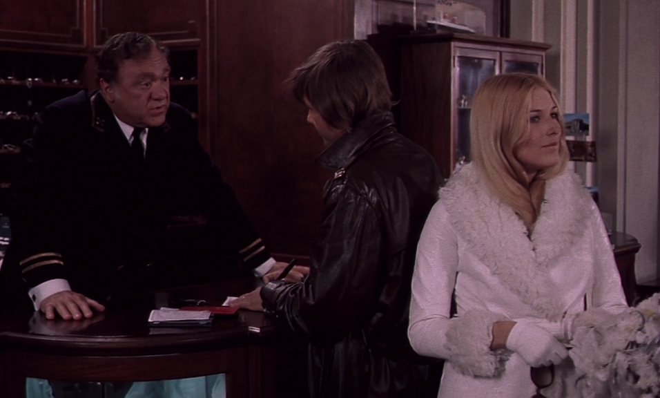 Дочери тьмы.1971.BDRip AVC msltel.mkv_snapshot_00.07.09.354.jpg