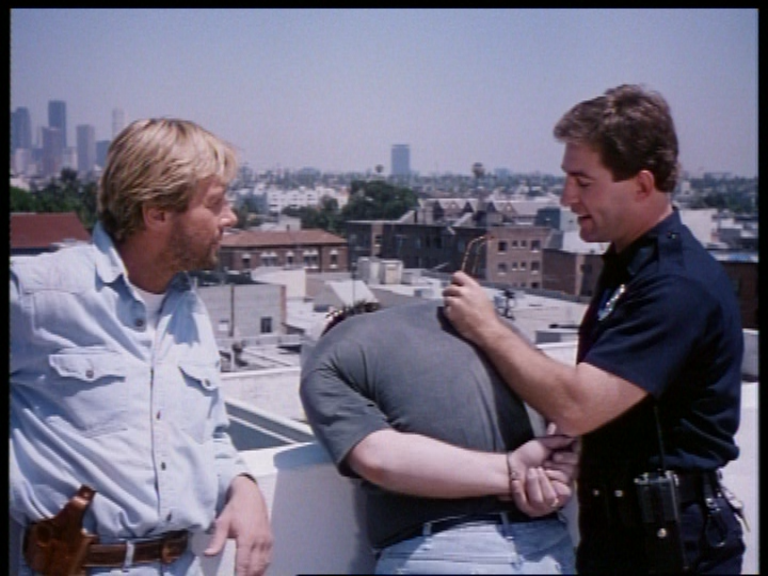 Tough and Deadly (1995) (Uncut) [DVDRemux].mkv_snapshot_00.13.05.720.png