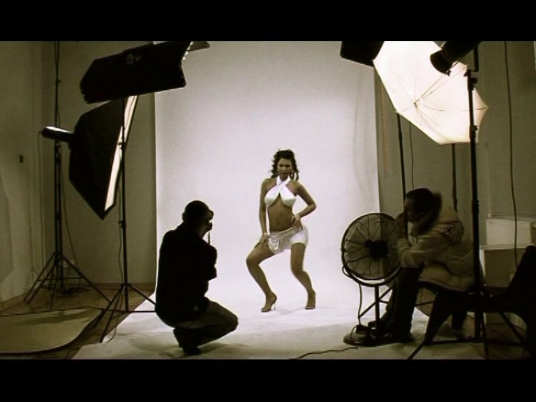 Kalwi  Remi - Explosion.vob_snapshot_01.20.509.jpg