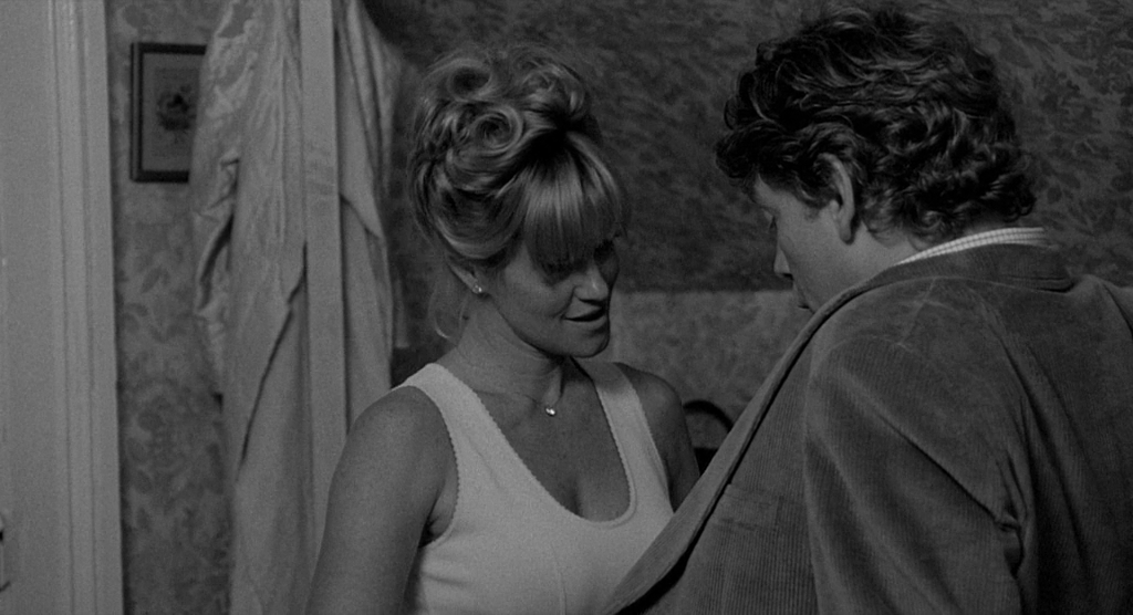 Знаменитость.1998.BDRip AVC msltel.mkv_snapshot_00.09.36.809.jpg