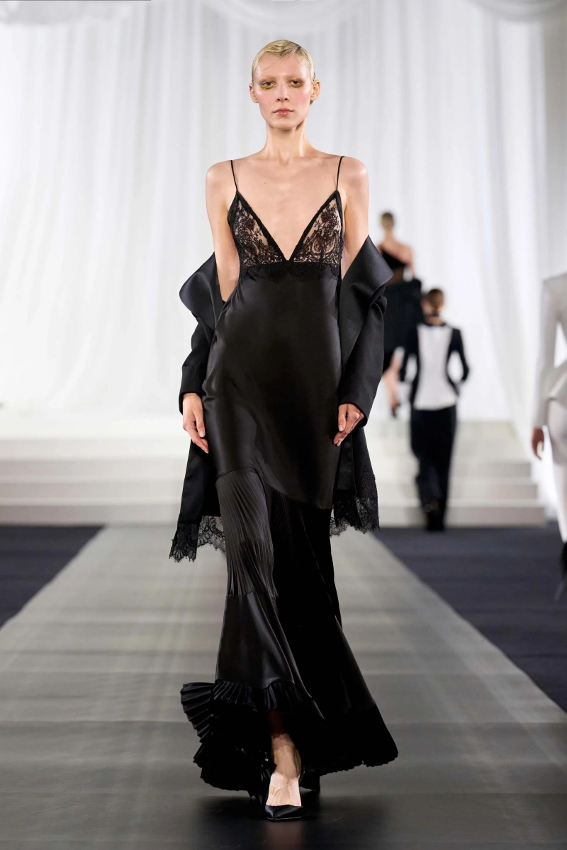 00007-celia-kritharioti-spring-2026-couture-credit-brand-sponsored.webp