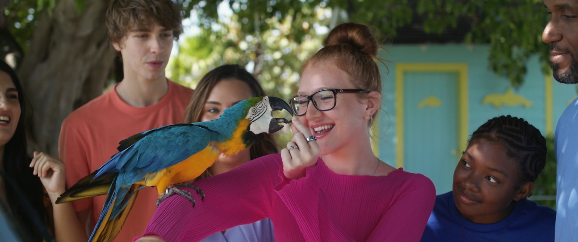 Saving.Bimini.2025.1080p.mkv_snapshot_00.21.16.png