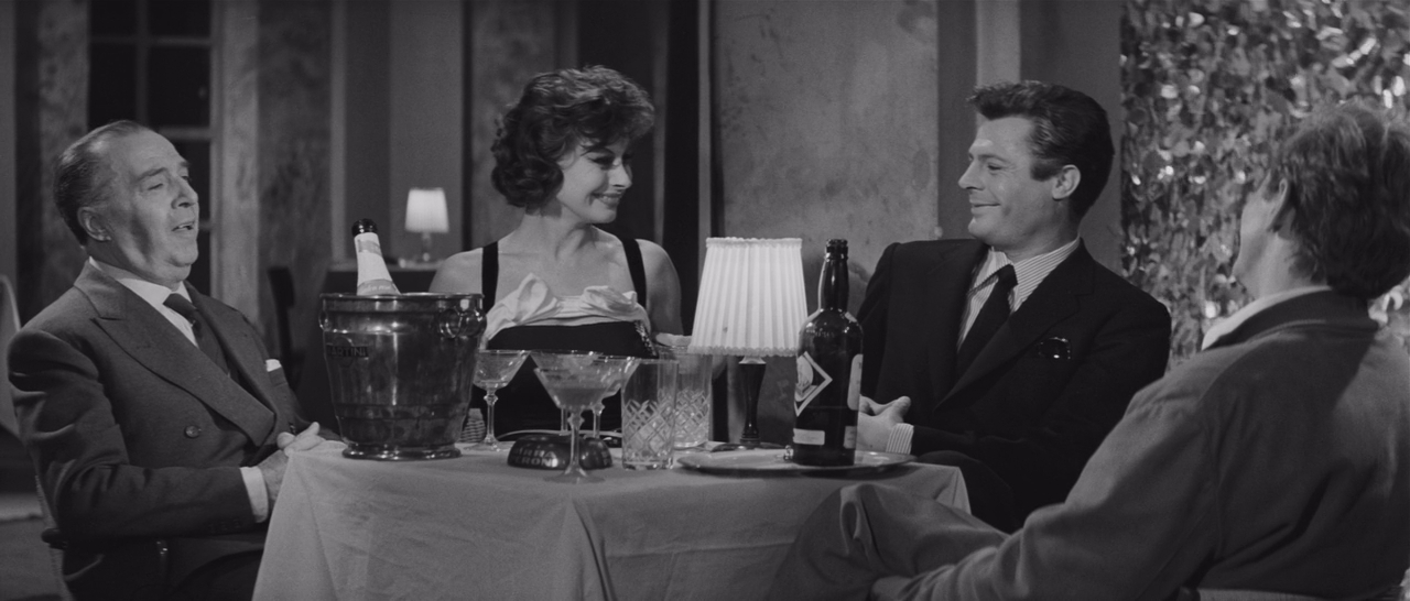 Сладкая жизнь.1960.BDRip 720p msltel.mkv_snapshot_01.48.50.044.jpg