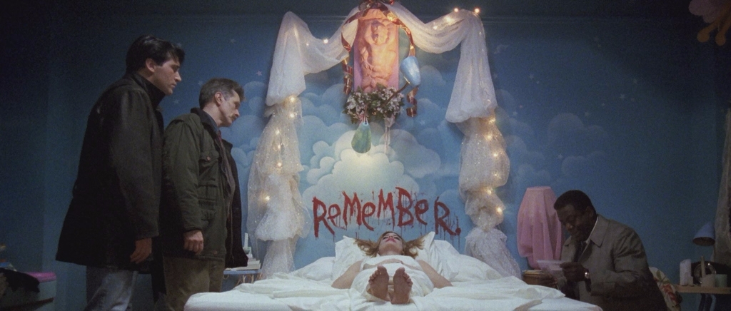 Ход королевой.1992.BDRip AVC msltel.mkv_snapshot_00.11.57.258.jpg