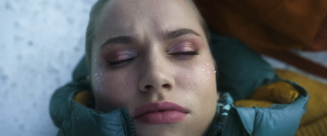 Бегущая по льду (2026) WEB-DLRip-AVC_ivanes.mkv_20260226_175523.335.png