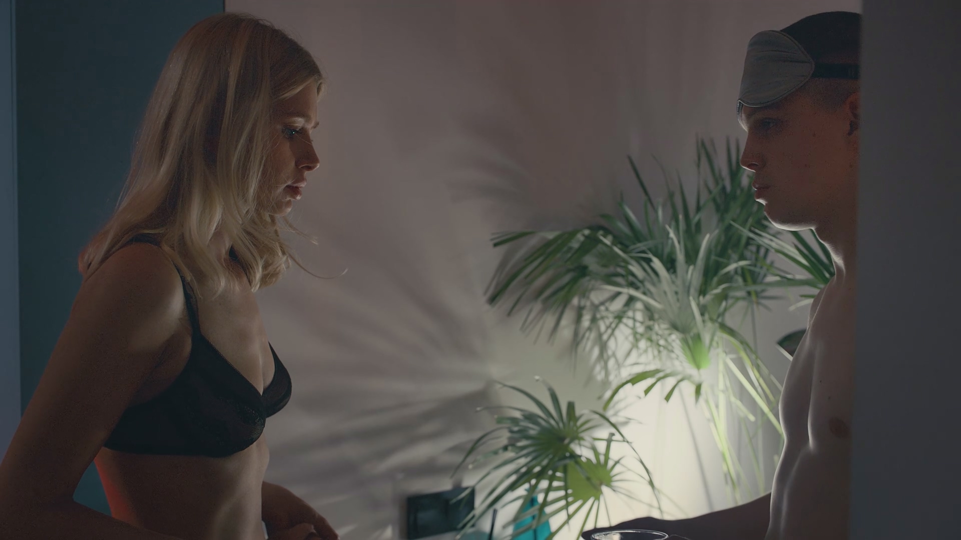 Анастасия Уколова Секс до и после II 12 серия (2025) HD 1080.mp4_20260227_084123.727.jpg