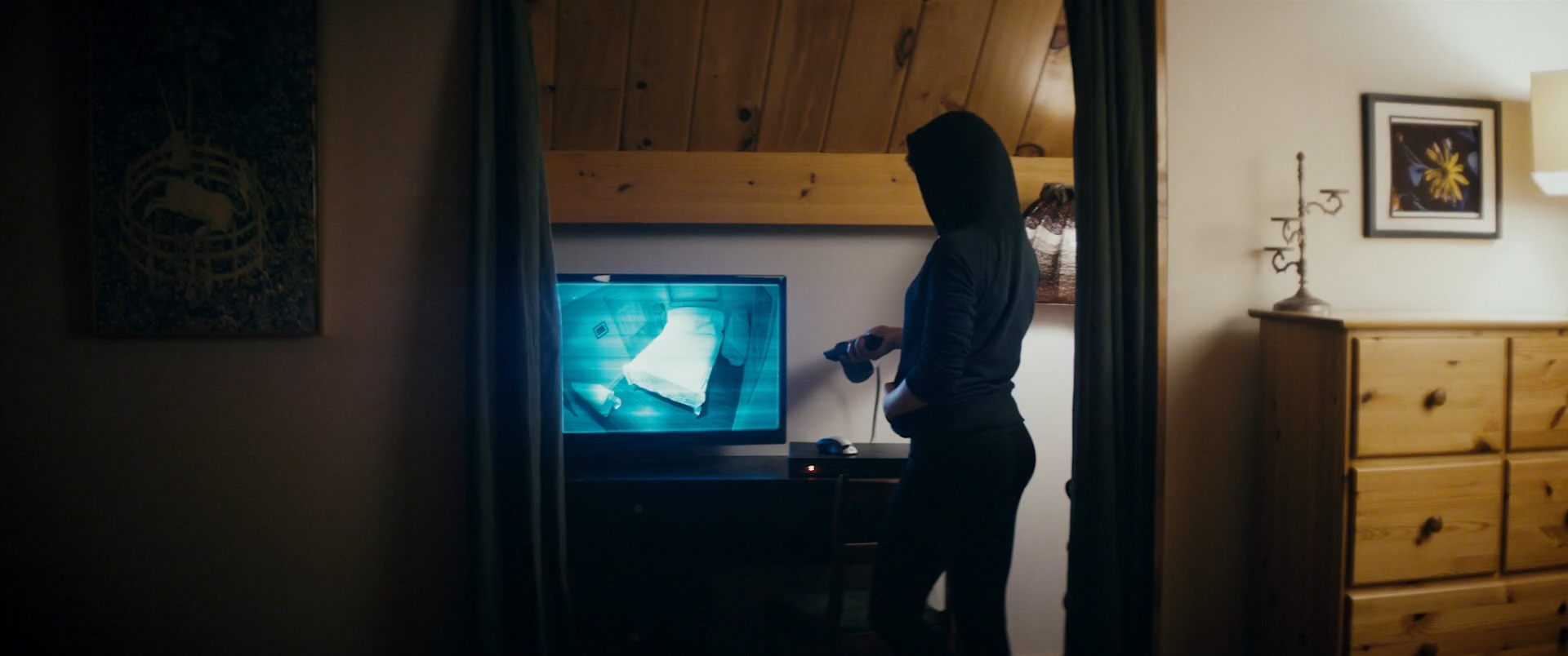 Definition.of.Fear.2015.WEBD.1080p.iTunes.RUS-ylnian.mkv_snapshot_00.02.41.826.png