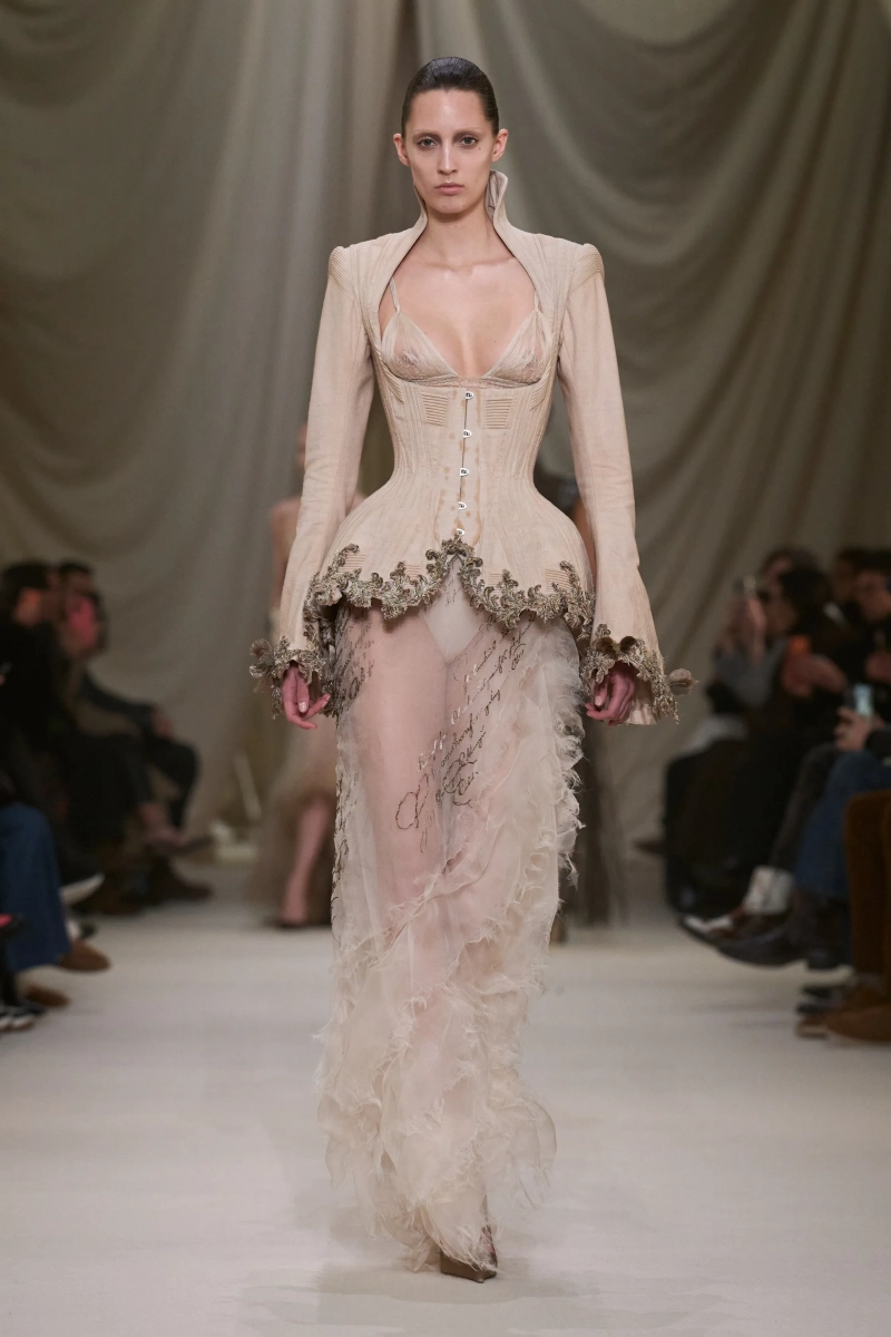00004-ashi-studio-spring-2026-couture-credit-gorunway.webp