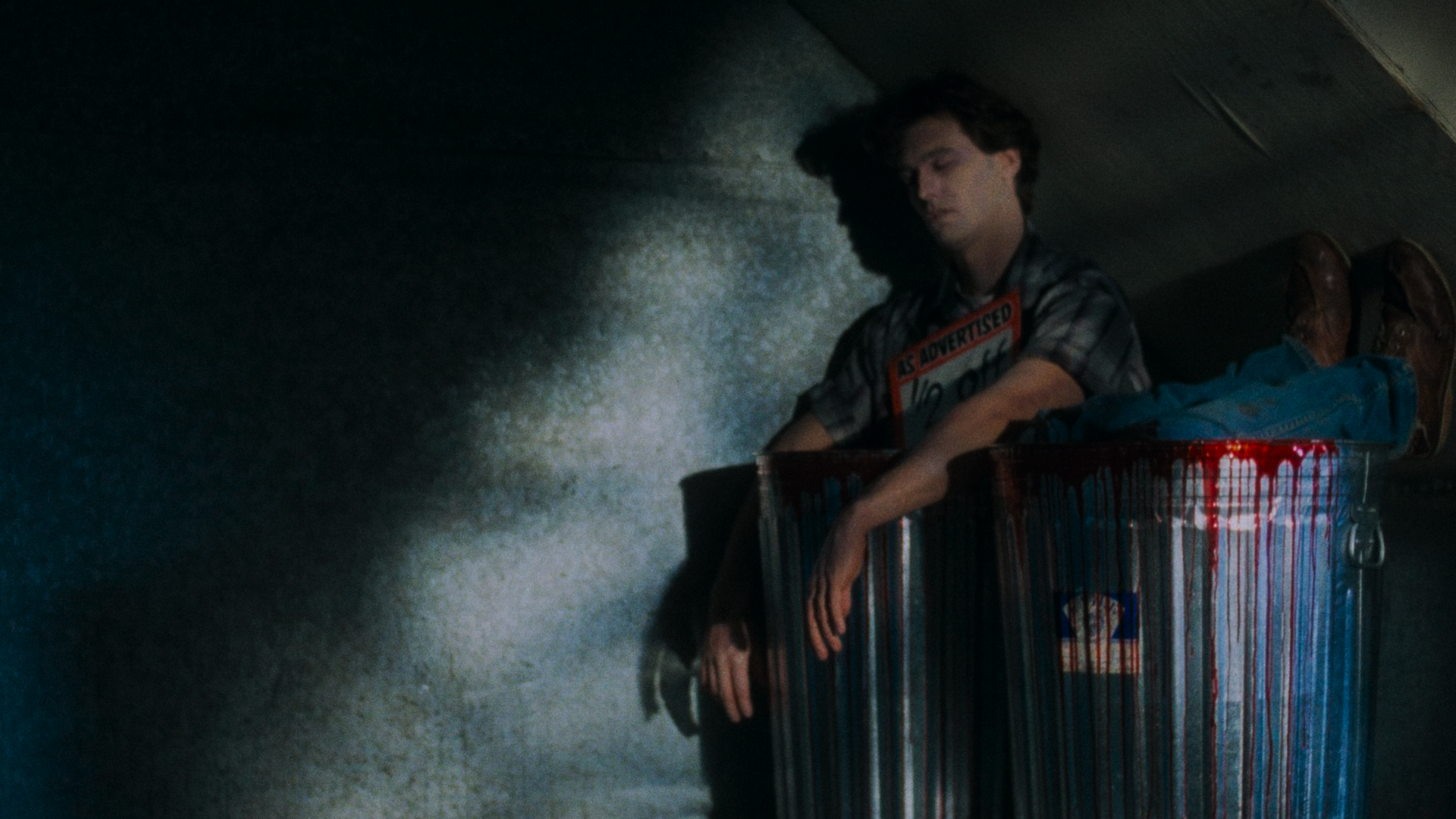 Intruder (1989).mkv_snapshot_01.02.26.png