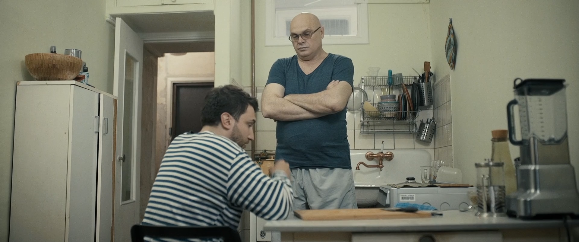 Эмиграция 2021 WEB-DL 1080p.mkv_snapshot_00.50.08.png