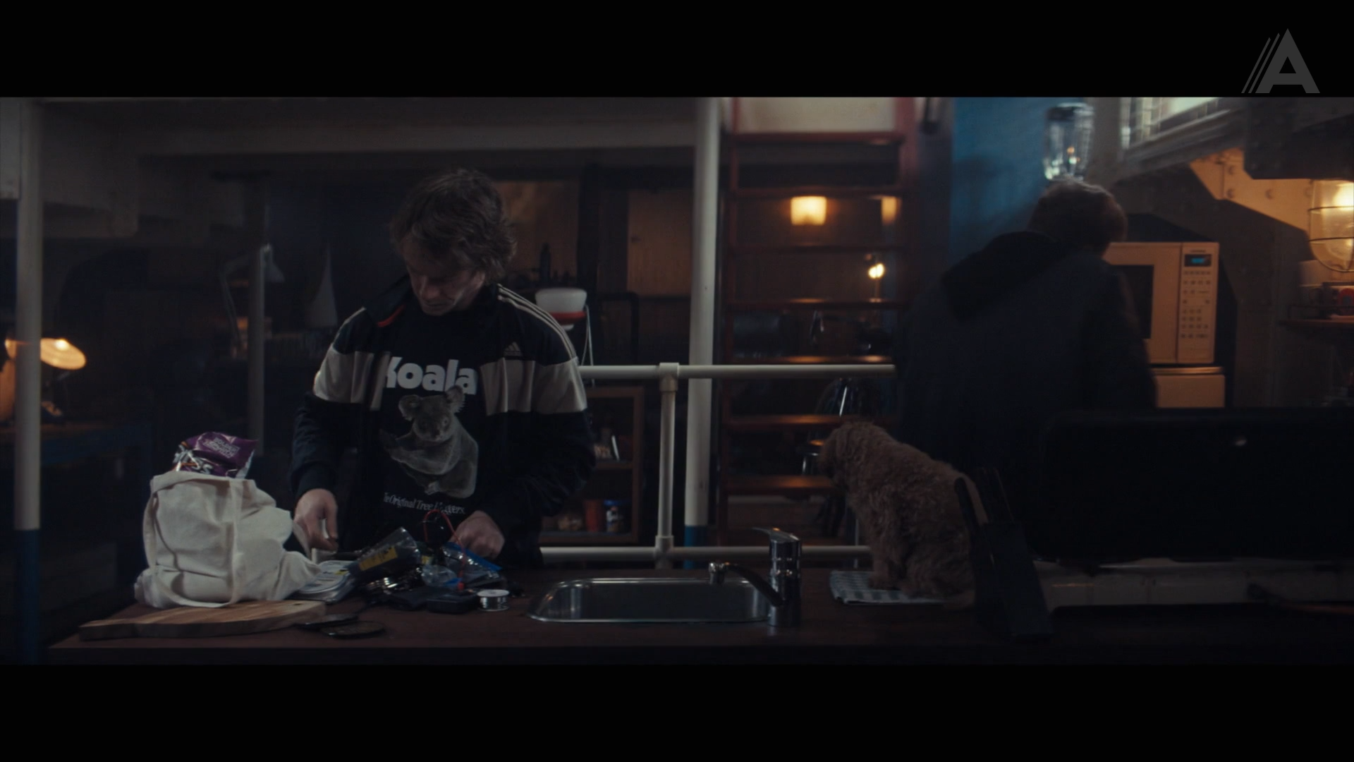 Safe.Harbor.S01.E01.2025.WEB-DL.1080p.ExKinoRay.mkv_snapshot_29.42.png