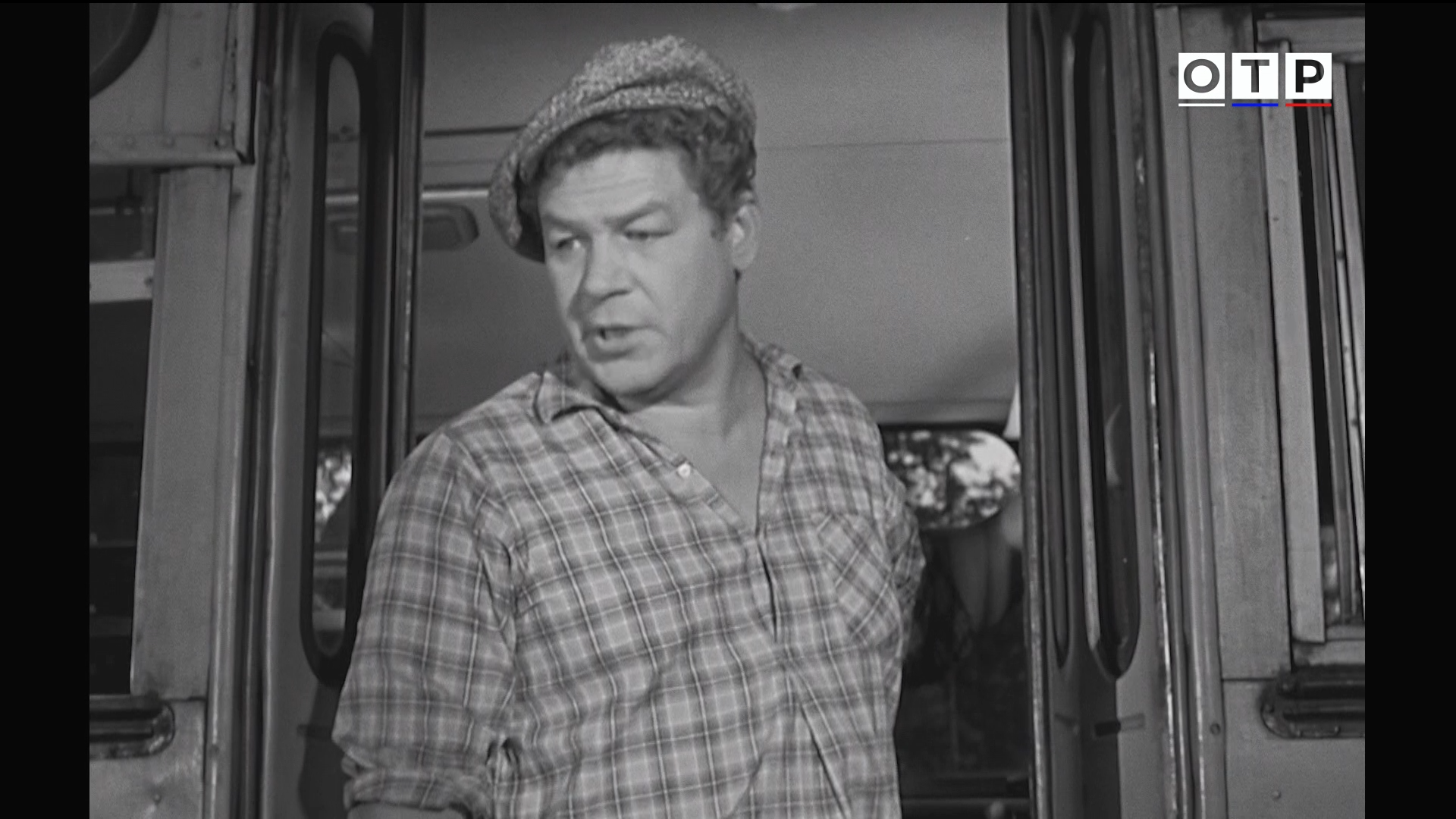 Первый.троллейбус.1963.HDTV.1080i-ylnian.mkv_snapshot_00.01.31.732.png