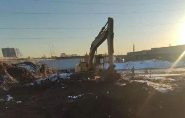 Прорыв канализации на Вишерской в Перми: бригады работают круглосуточно