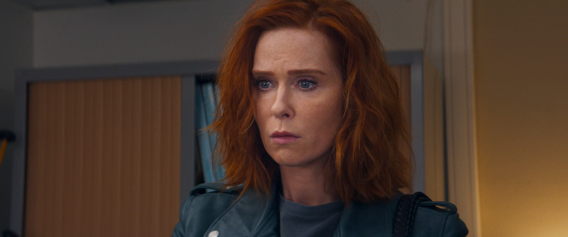 Regarde.2025.WEB-DL.1080p.mkv_snapshot_00.08.49.png