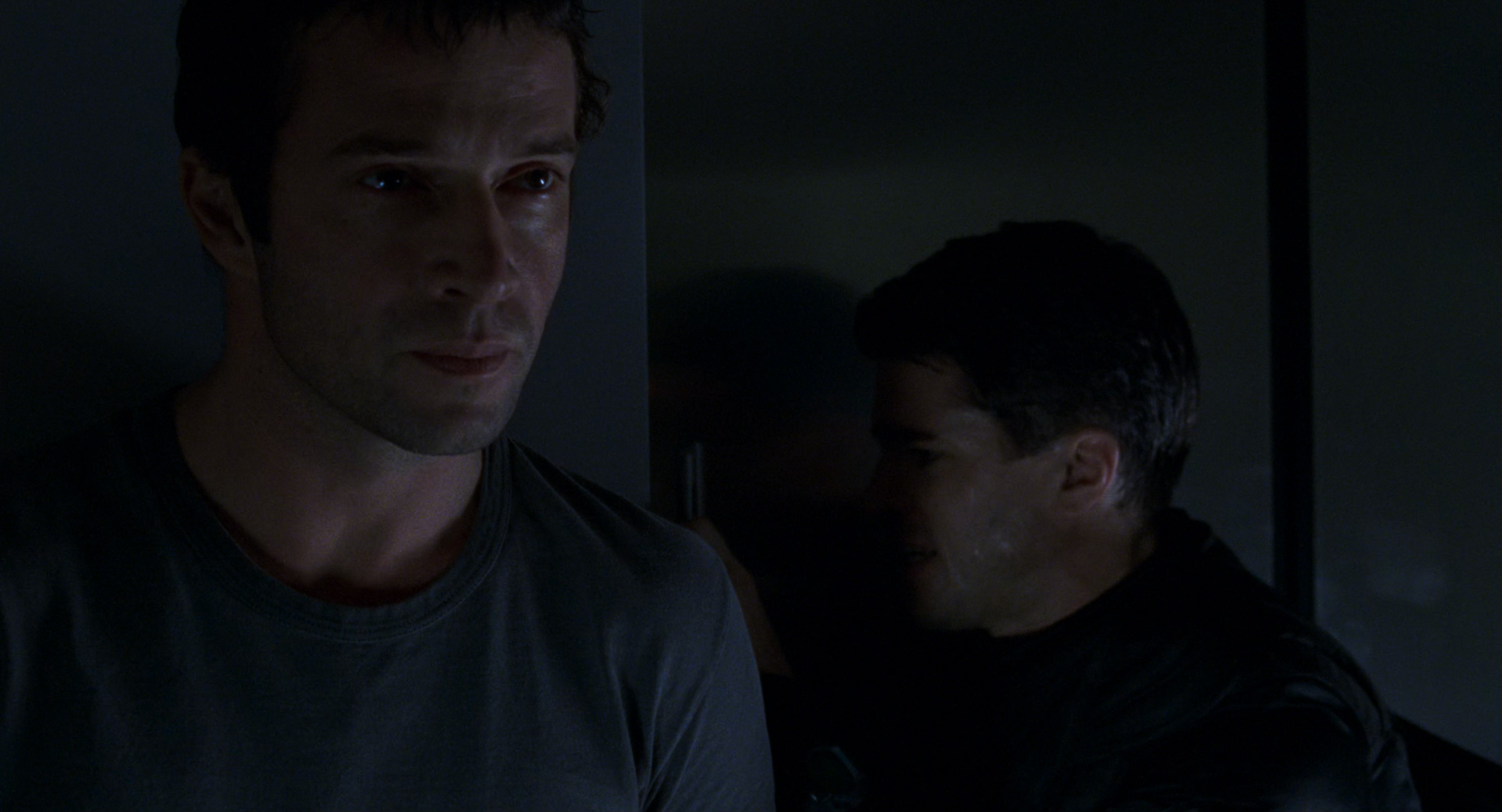 Resident Evil (2002) BDRip 2160p-NVENC 10 bit [HDR].mkv_snapshot_00.44.22.660.jpg