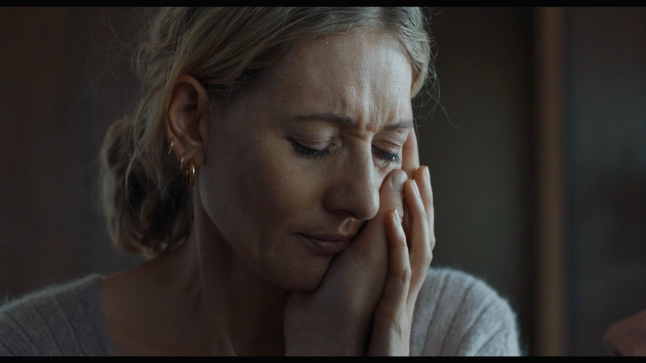 Rain 2020 WEB-DL 720p.mkv_snapshot_01.17.00.png