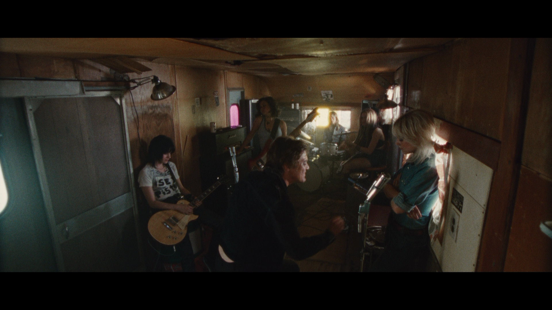 The.Runaways.2010.Sony.Pictures.BDRemux.1080p.mkv_20260419_133938.438.png