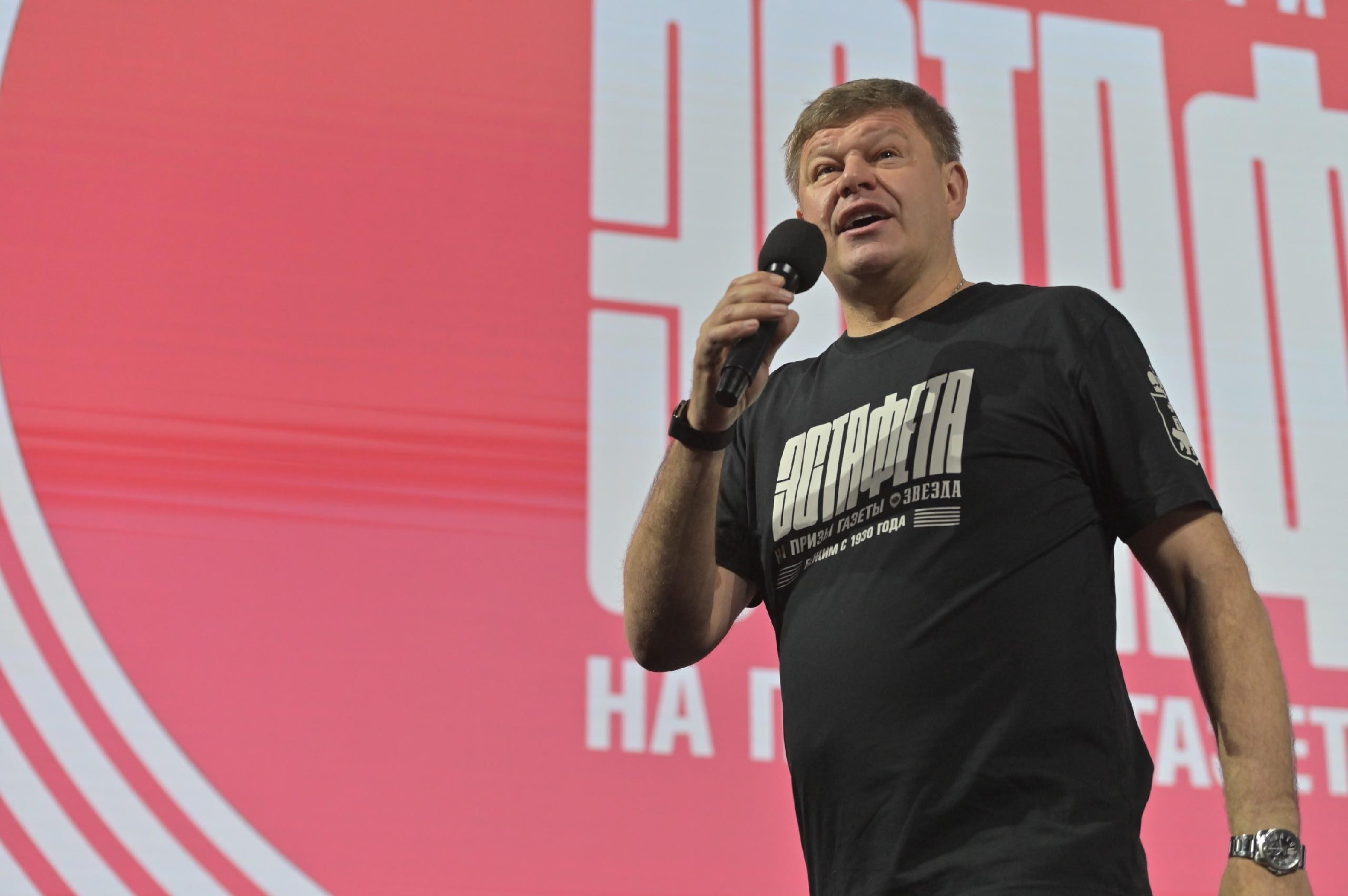 Дмитрий Губерниев встретился с пермскими фанатами и дал советы по безопасности