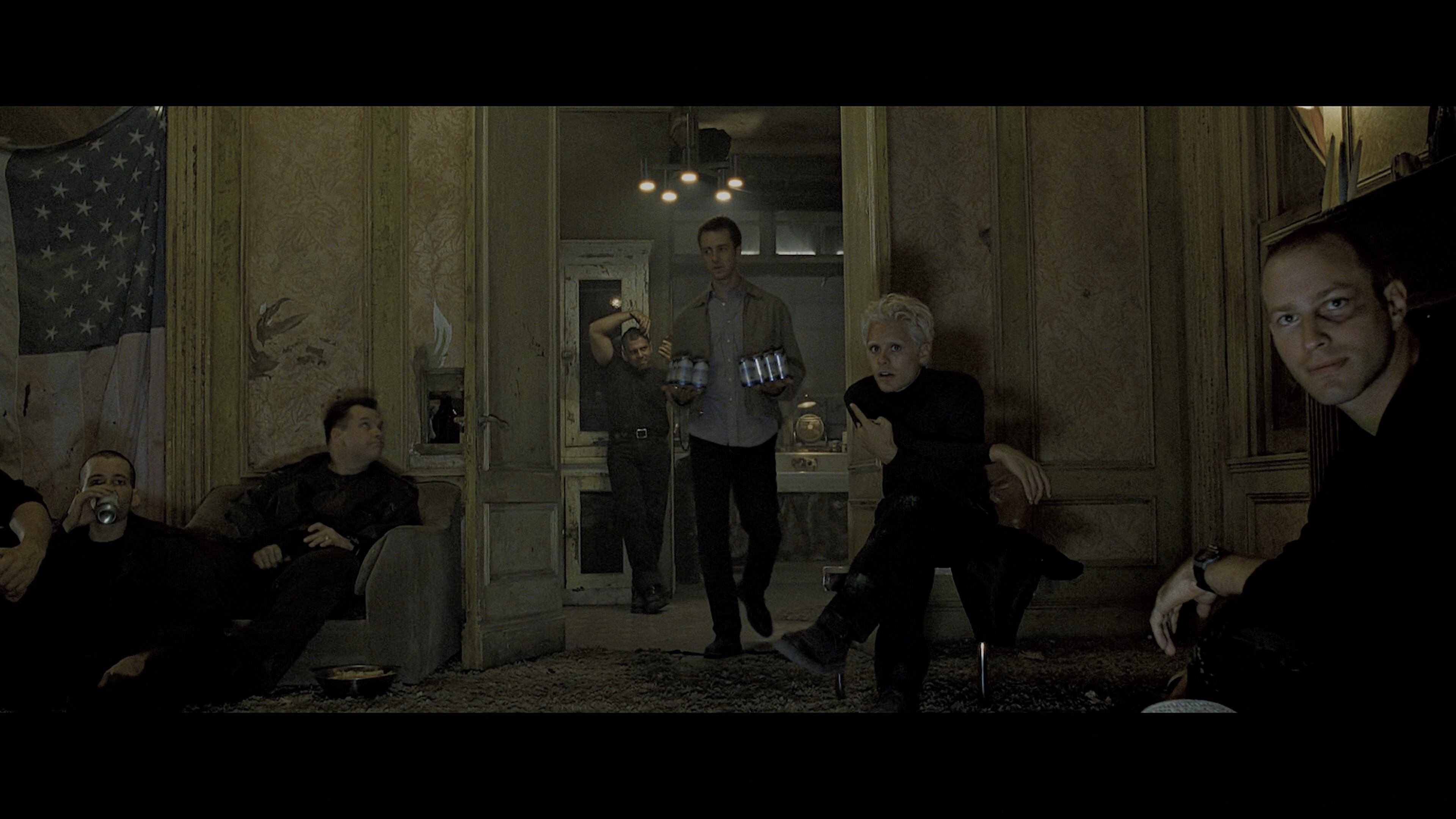 Бойцовский клуб.1999.UHD.BDRemux.2160p.mkv_snapshot_01.31.35.490.jpg