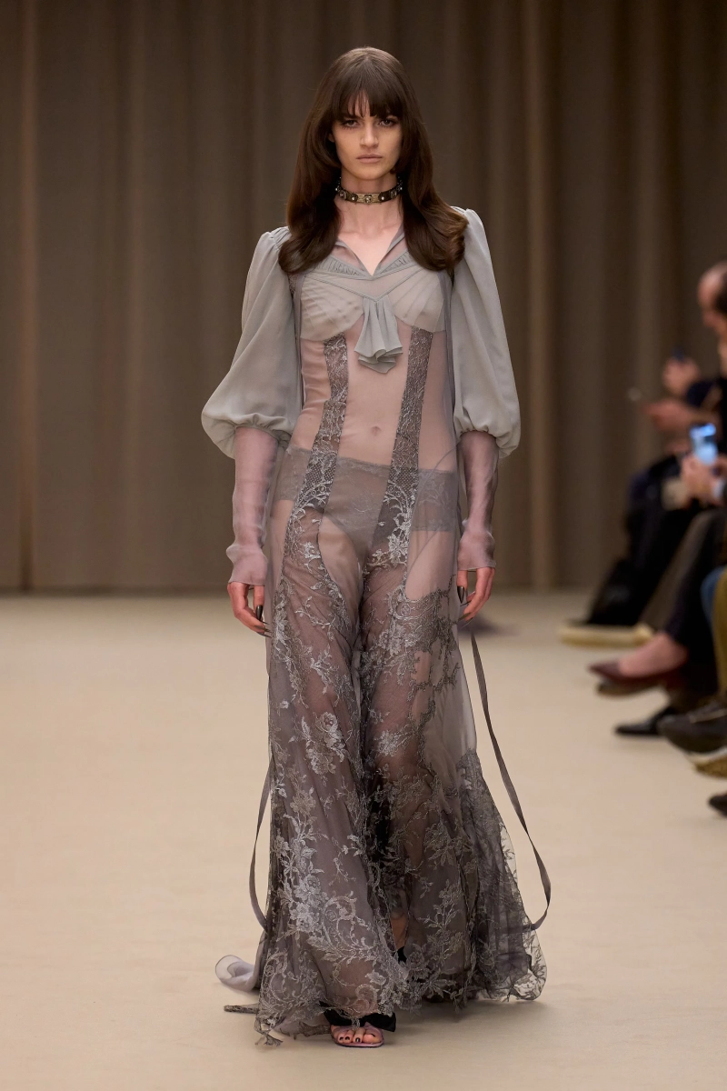 00034-mcqueen-fall-2026-ready-to-wear-credit-gorunway.webp