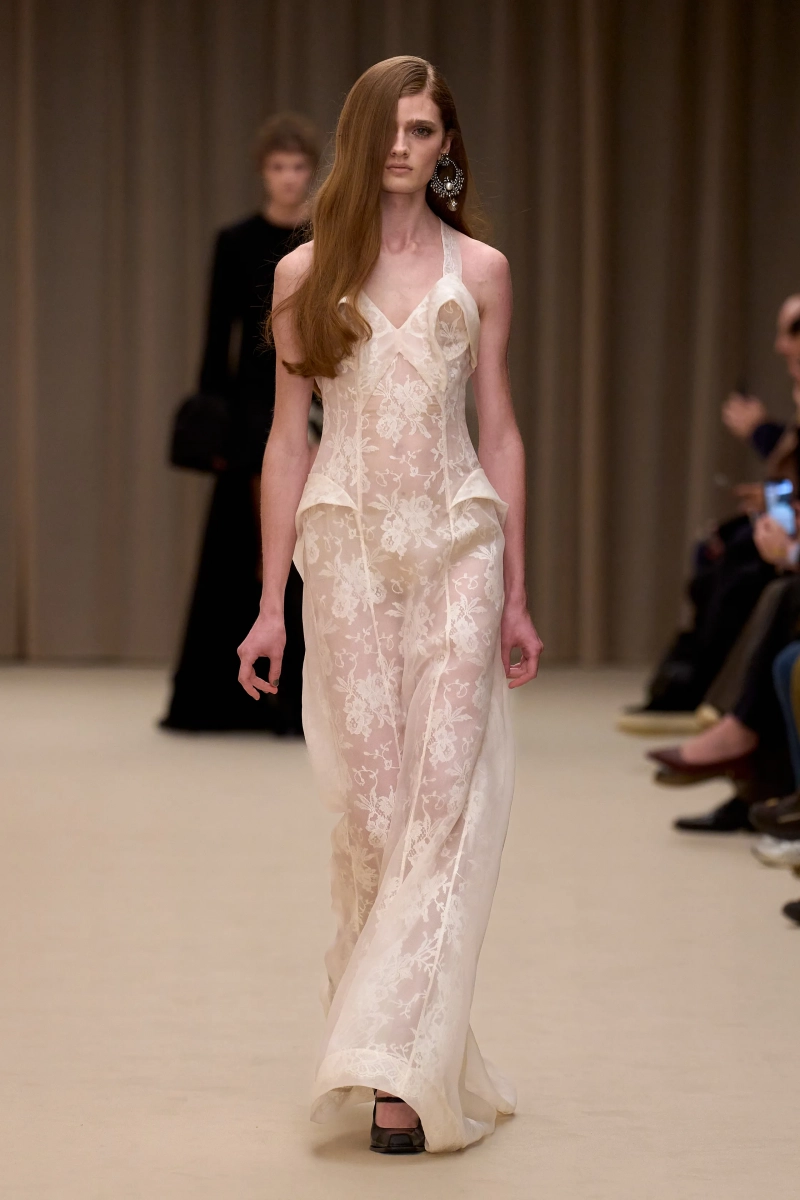 00036-mcqueen-fall-2026-ready-to-wear-credit-gorunway.webp