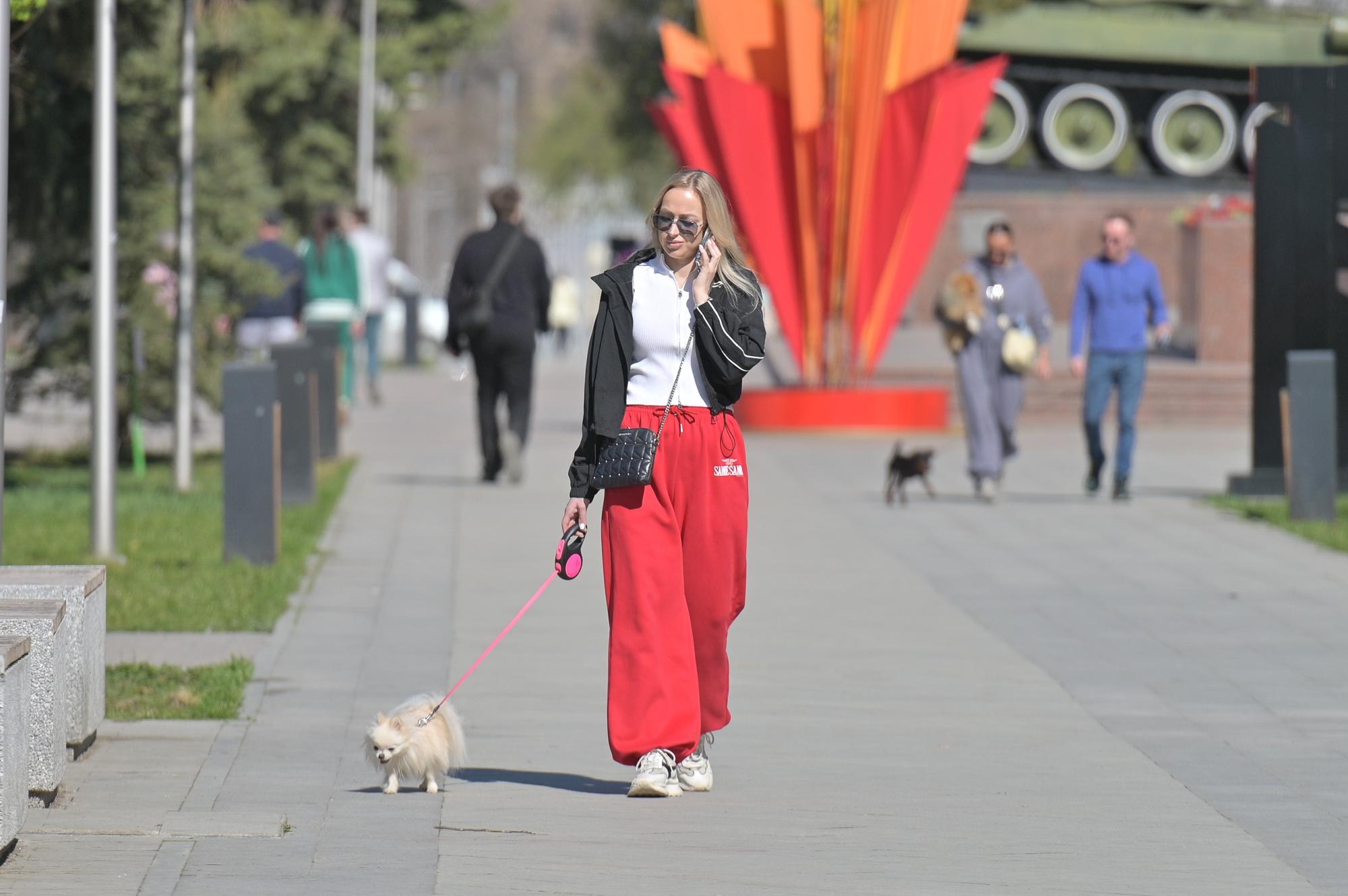 Пермяки наслаждаются майским теплом у фонтанов города
