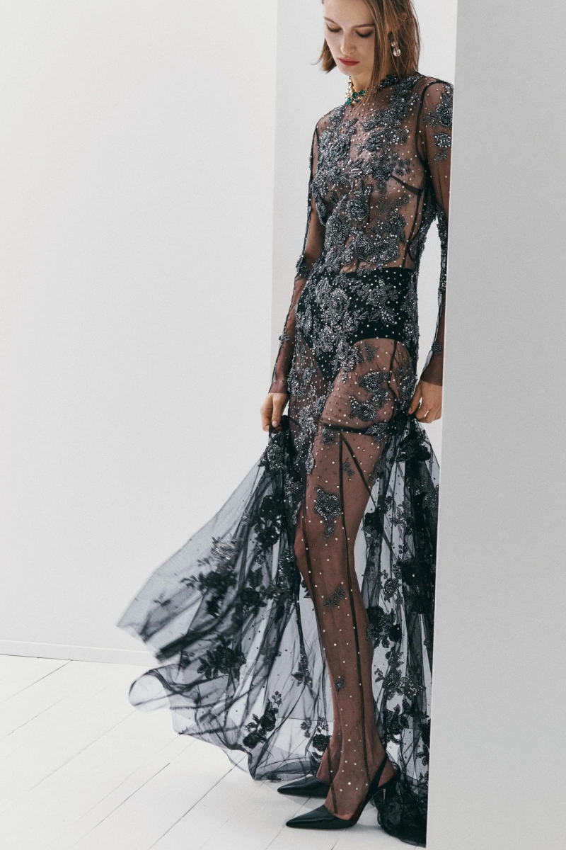 00033-carolina-herrera-prefall-2026-credit-brand.webp