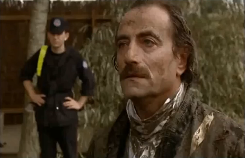 Dieu, l'amant de ma mere et le fils du charcutier (1995)_WEB-DLRip-AVC_.mkv_snapshot_01.15.17.596.png