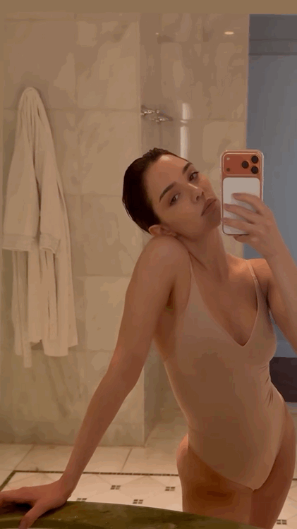 https://i3.imageban.ru/out/2026/05/19/4d4d5aa691c33ab603f28c4155d09f27.gif
