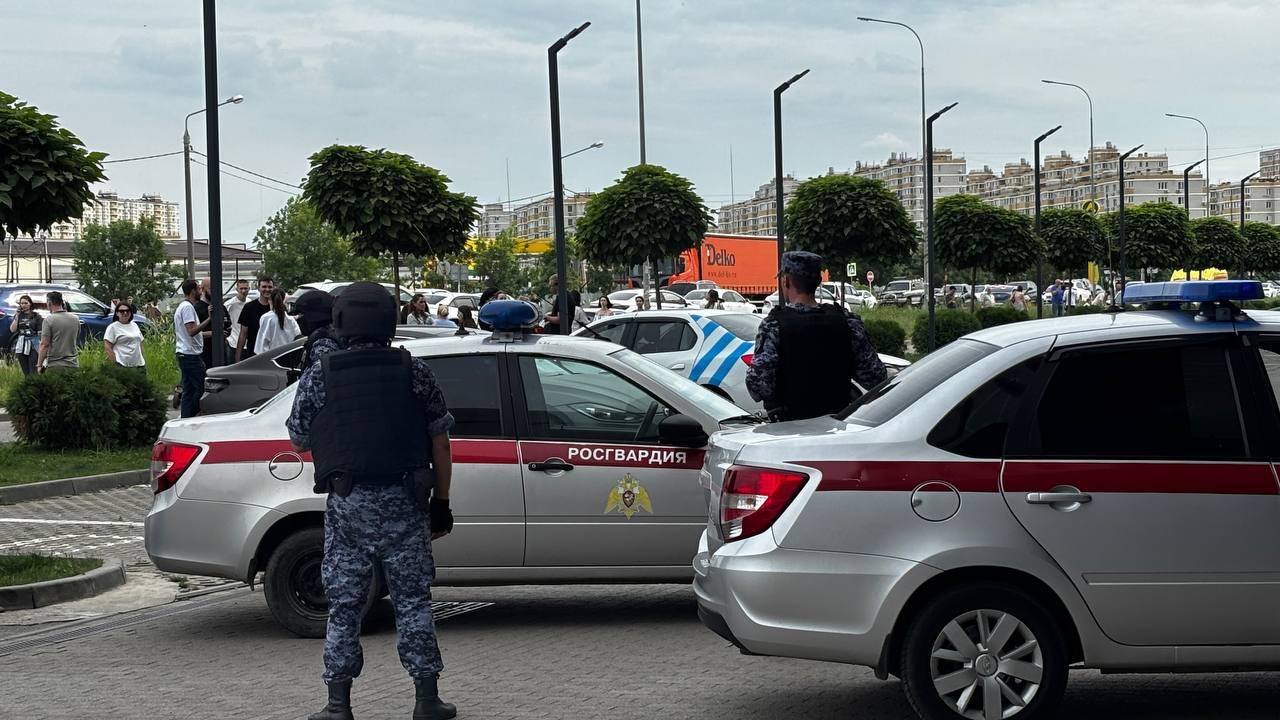 ЧП в Краснодаре: нападение с ножом в торговом центре, есть жертвы