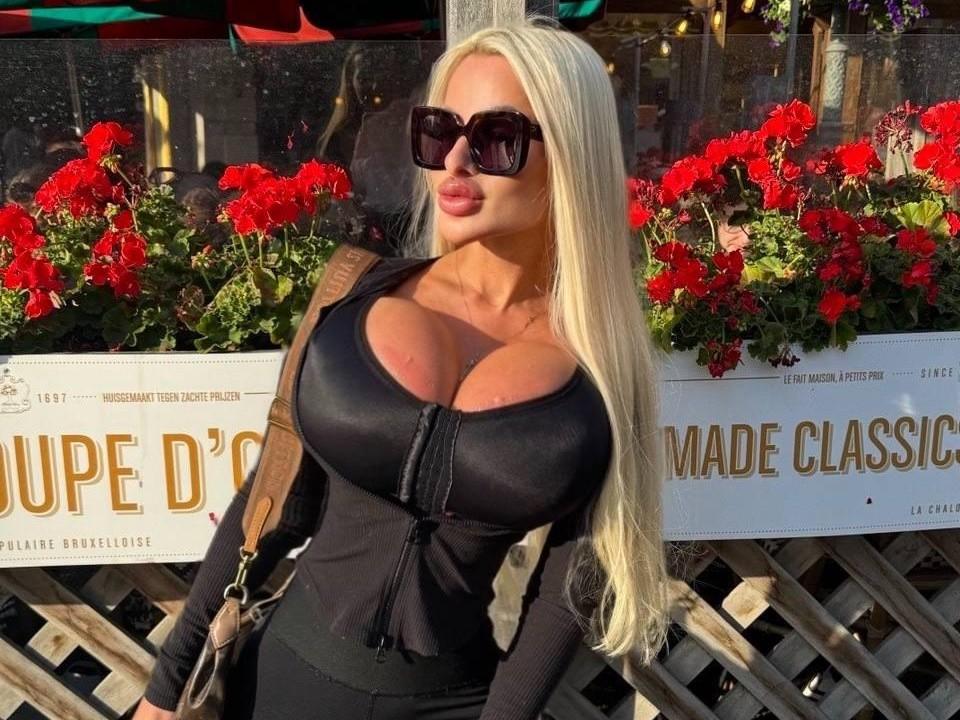 Блогер Анна Данилова увеличила грудь до десятого размера в Бельгии