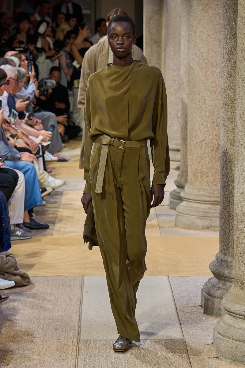 00013-giorgio-armani-resort-2027-credit-gorunway.webp