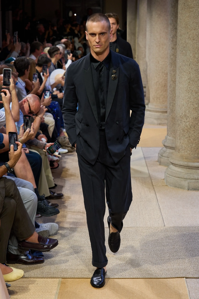 00154-giorgio-armani-spring-2027-menswear-credit-gorunway.webp