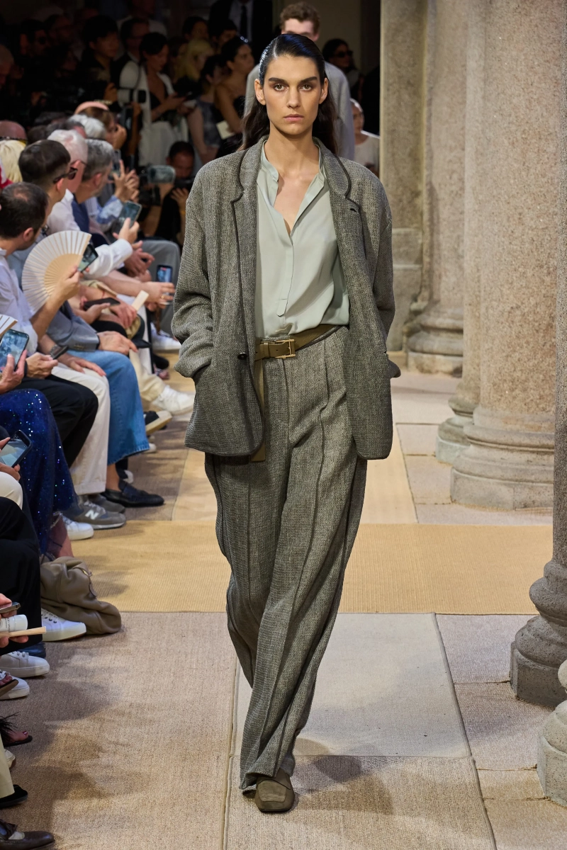 00016-giorgio-armani-resort-2027-credit-gorunway.webp