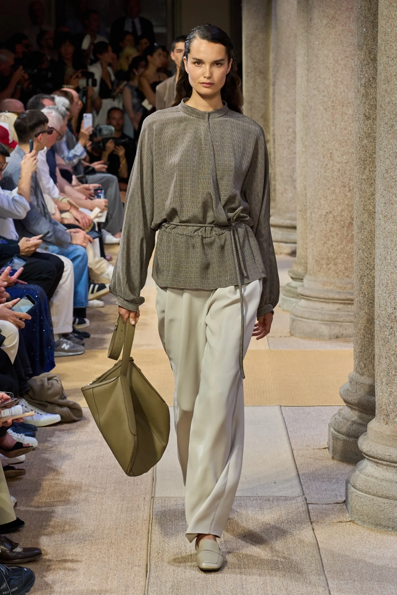 00011-giorgio-armani-resort-2027-credit-gorunway.webp