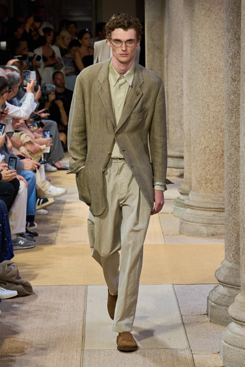 00003-giorgio-armani-spring-2027-menswear-credit-gorunway.webp