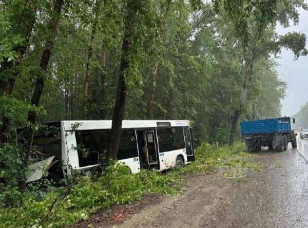 В Соликамске возбудили уголовное дело после ДТП с рейсовым автобусом на улице Всеобуча