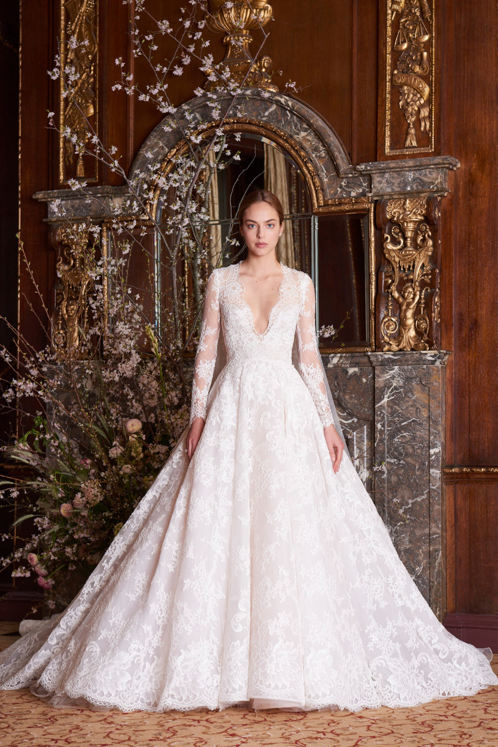 010-MoniqueLhuillier_Spring_2019_Bridal_Look_10_Majesty.jpg