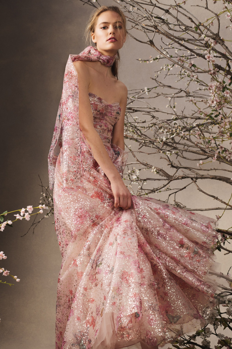 00011-Monique-Lhuillier-Fall-20-RTW-Credit-Stas-Komarovski.jpg