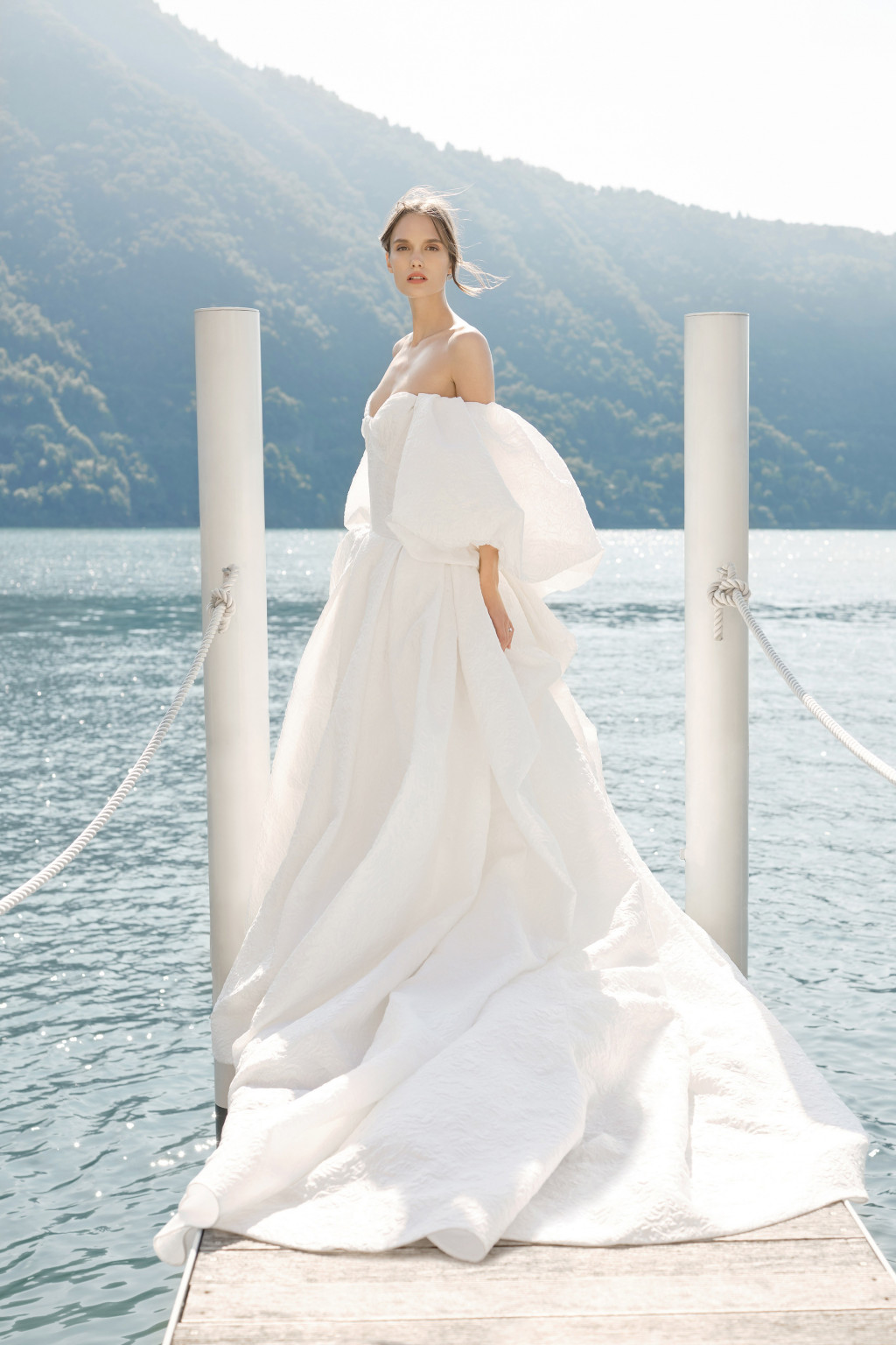 00017-Monique-Lhuillier- New-York-Bridal-Fall-2020-credit-KT-Merry.jpg